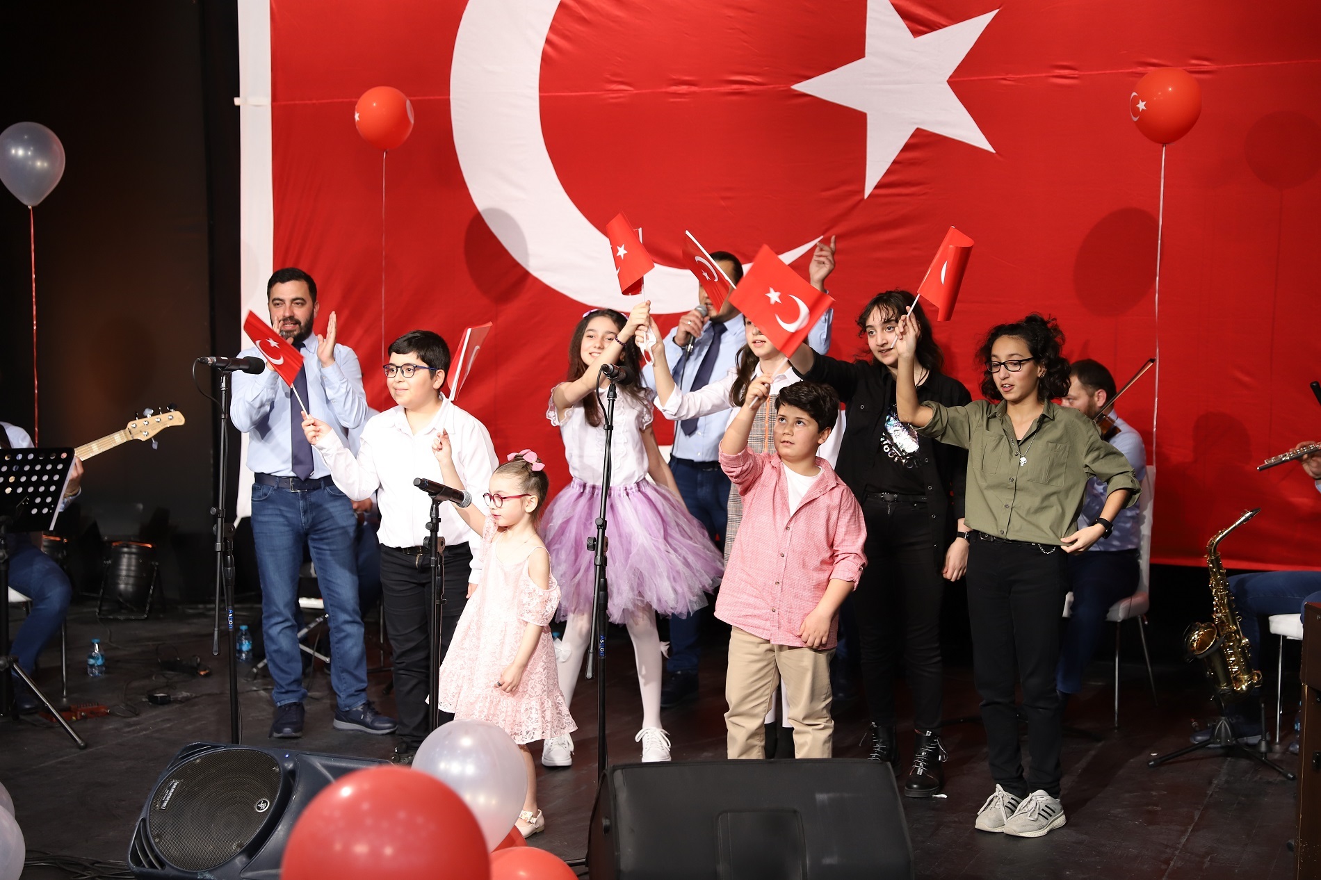 “23 NİSAN ÖZEL PROGRAMI” BAYRAM COŞKUSUNU EVLERE TAŞIDI 